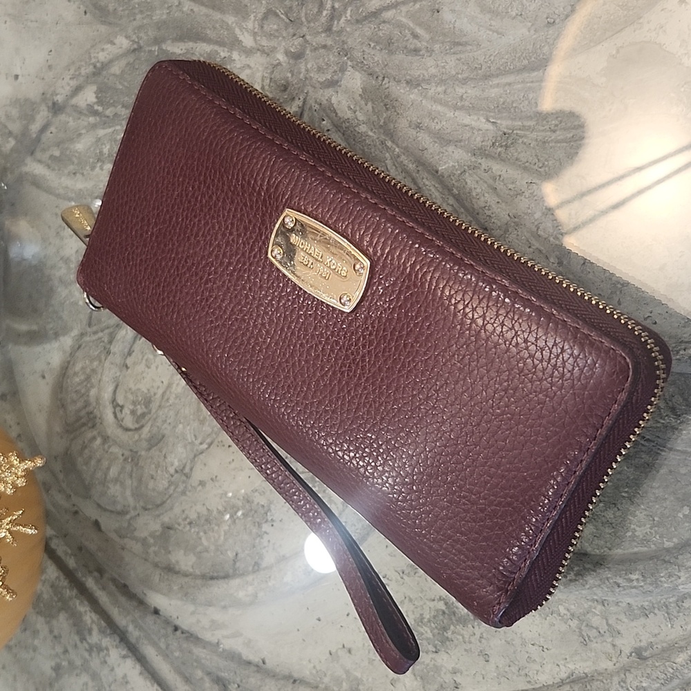 Michael Kors Burgundy Leather Large Zip Around Wallet Wristlet - Picture 10 of 15